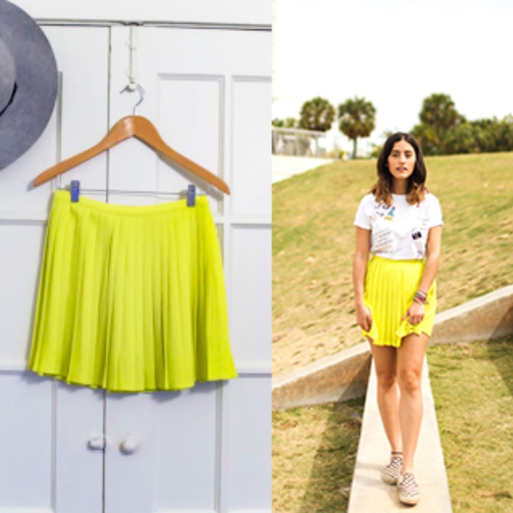 2/$10 🌵American Apparel Sunburst Pleated Skirt